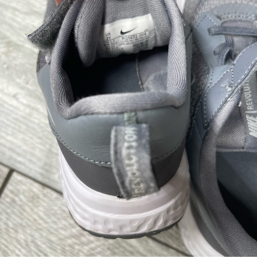 NIKE REVOLUTION  2Y  (GREY/PLATINUM GREY) - Picture 7 of 7